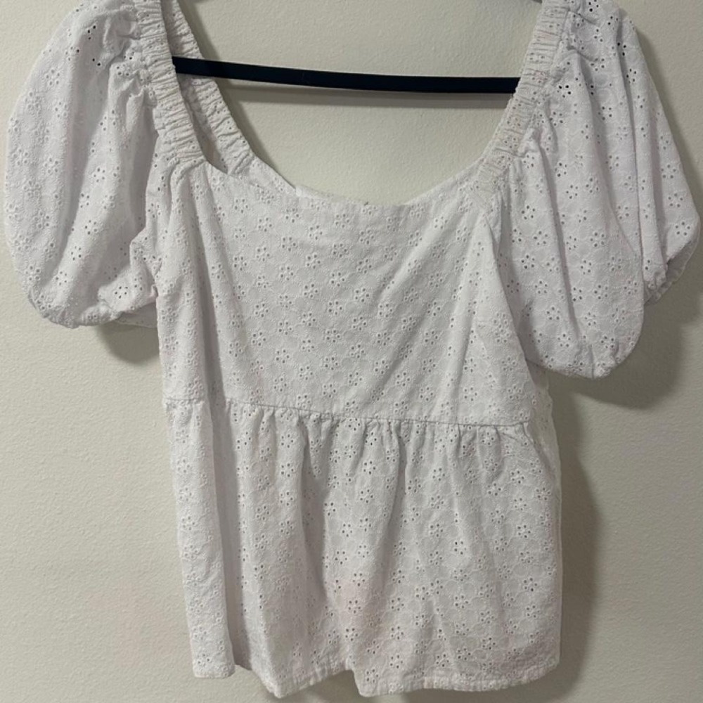 Posh Peanut Women's eyelet blouse size L